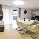 Sana Villa Vir