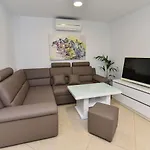 Sana Villa Vir