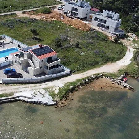 Sana Villa Vir